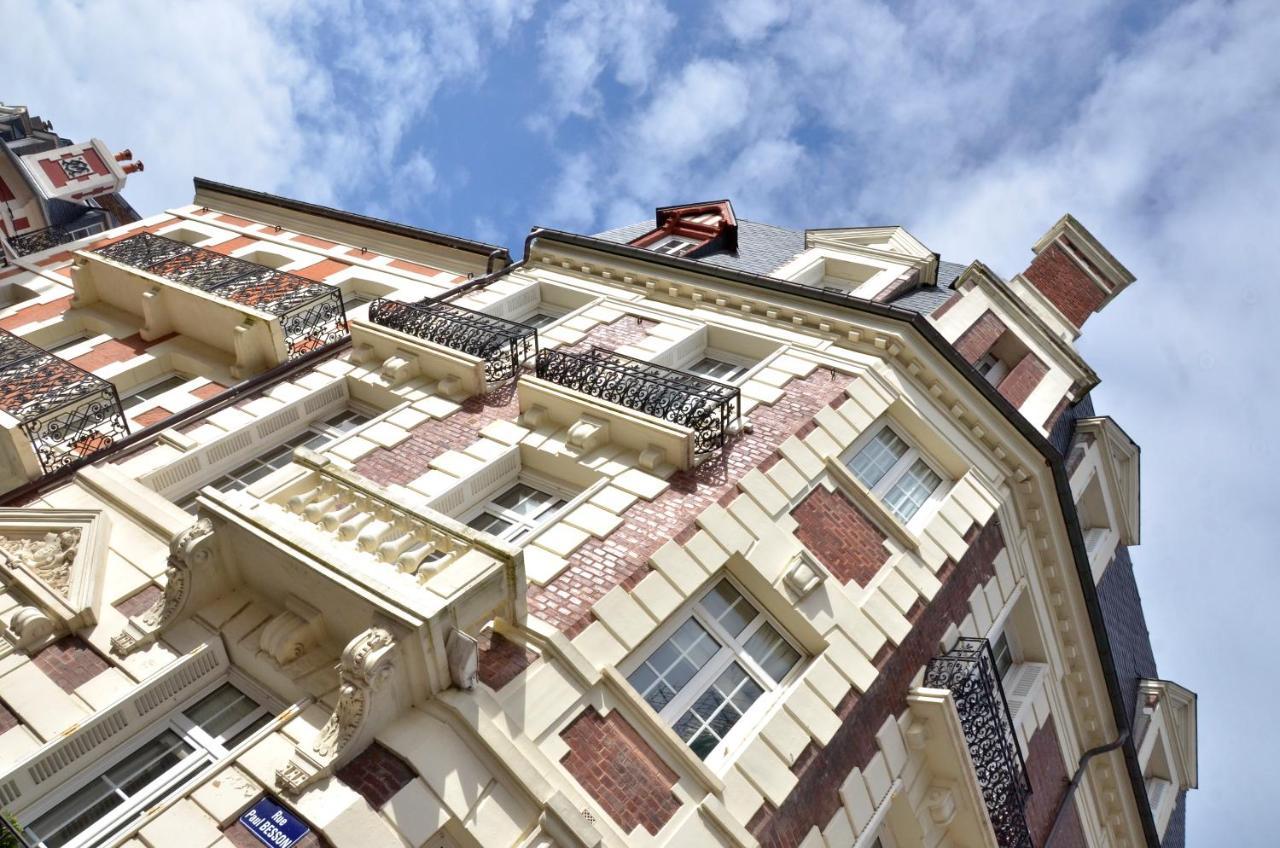 Hotel Le Fer A Cheval Trouville-sur-mer Exteriör bild